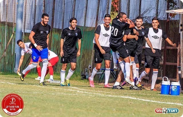 שחקני הוד השרון חוגגים שיוויון (יוסי סוריק)